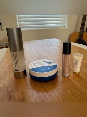 Blue & White Cushion Compact - Lightweight Matte Finish